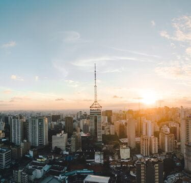 hlcom_office-mobile-banner-sao-paulo_shutterstock_1734976331